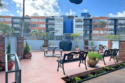 Купить кондоминиум в Норт-Майами-Бич, Флорида 2 спальни, 90.12м2, № 2054788 - фото 15