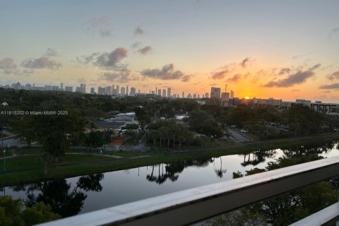 Купить кондоминиум в Норт-Майами-Бич, Флорида 2 спальни, 90.12м2, № 2054788 - фото 26