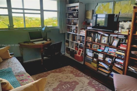 Купить кондоминиум в Норт-Майами-Бич, Флорида 2 спальни, 90.12м2, № 2054788 - фото 17