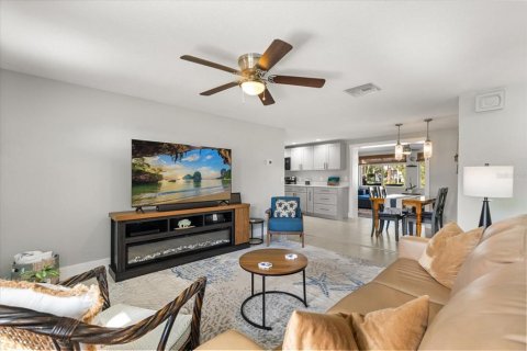 House in Hudson, Florida 3 bedrooms, 124.12 sq.m. № 1853957 - photo 4