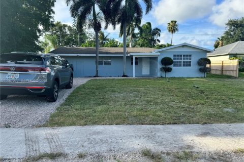 Immobilier commercial à vendre à West Palm Beach, Floride: 269.79 m2 № 2081387 - photo 2