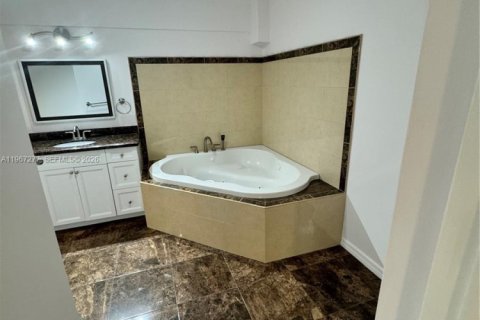 Immobilier commercial à vendre à West Palm Beach, Floride: 269.79 m2 № 2081387 - photo 7