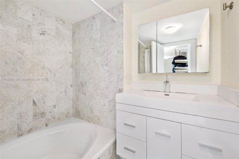 Copropriété à vendre à Key Biscayne, Floride: 3 chambres, 234.39 m2 № 1889535 - photo 23