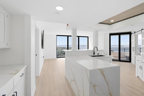Condo in Daytona Beach Shores, Florida, 2 bedrooms № 2385909 - photo 4
