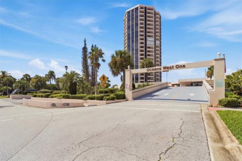 Condo in Daytona Beach Shores, Florida, 2 bedrooms № 2385909 - photo 2