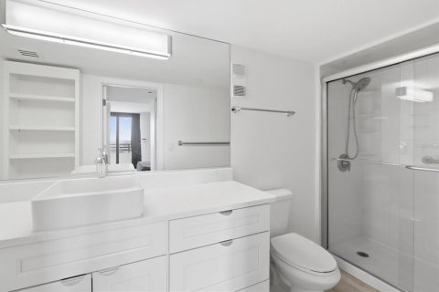 Condo in Daytona Beach Shores, Florida, 2 bedrooms № 2385909 - photo 18