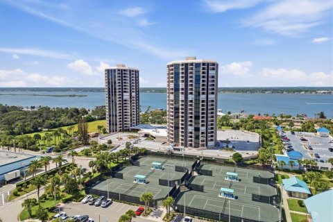 Condo in Daytona Beach Shores, Florida, 2 bedrooms № 2385909 - photo 29