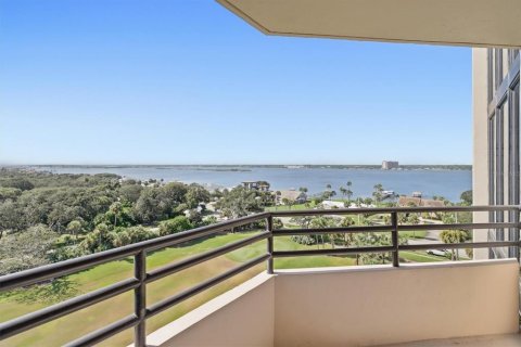 Condo in Daytona Beach Shores, Florida, 2 bedrooms № 2385909 - photo 21