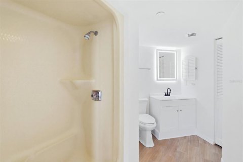 Condo in Daytona Beach Shores, Florida, 2 bedrooms № 2385909 - photo 24