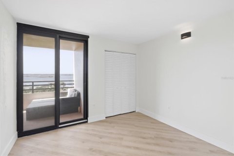 Condo in Daytona Beach Shores, Florida, 2 bedrooms № 2385909 - photo 23