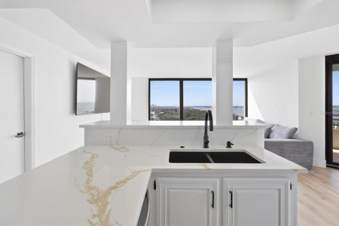 Condo in Daytona Beach Shores, Florida, 2 bedrooms № 2385909 - photo 10