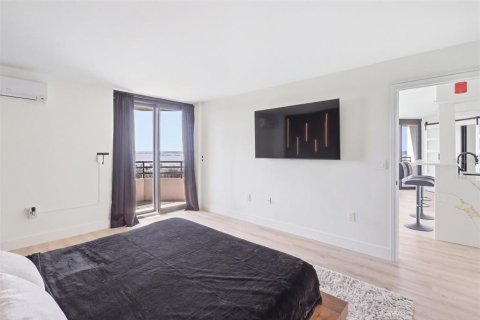 Condo in Daytona Beach Shores, Florida, 2 bedrooms № 2385909 - photo 16