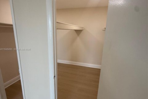 Снять в аренду кондоминиум в Майами, Флорида 2 спальни, 109.16м2, № 2004928 - фото 5