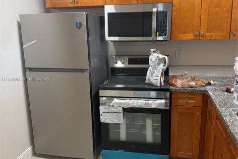 Снять в аренду кондоминиум в Майами, Флорида 2 спальни, 109.16м2, № 2004928 - фото 2