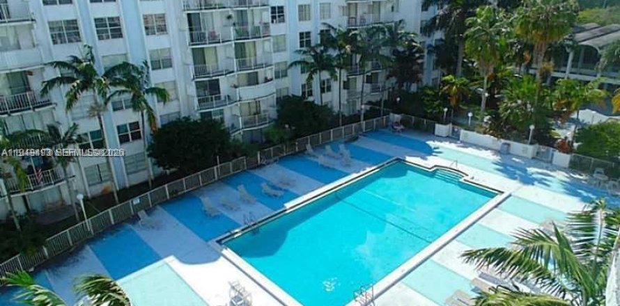 Кондоминиум с 2 спальнями в Майами, Флорида № 2004928