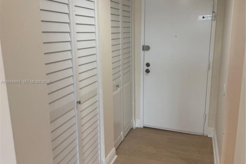 Снять в аренду кондоминиум в Майами, Флорида 2 спальни, 109.16м2, № 2004928 - фото 16