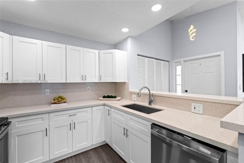 Купить таунхаус в Веллингтон, Флорида 2 спальни, 121.79м2, № 2055376 - фото 4