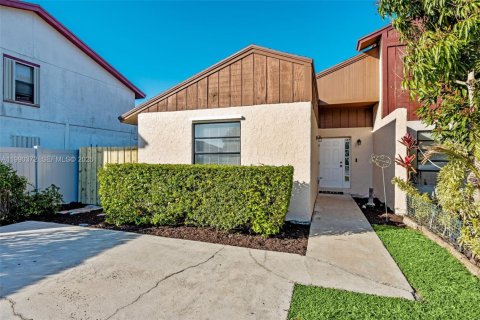 Купить таунхаус в Веллингтон, Флорида 2 спальни, 121.79м2, № 2055376 - фото 8