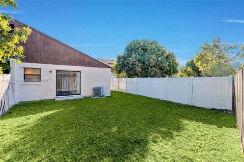 Купить таунхаус в Веллингтон, Флорида 2 спальни, 121.79м2, № 2055376 - фото 21