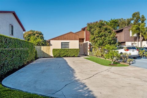 Купить таунхаус в Веллингтон, Флорида 2 спальни, 121.79м2, № 2055376 - фото 7