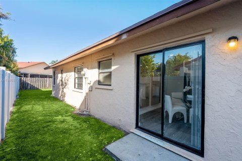 Купить таунхаус в Веллингтон, Флорида 2 спальни, 121.79м2, № 2055376 - фото 19