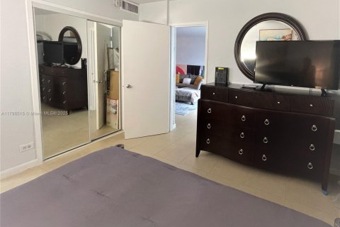 Condominio en venta en North Miami Beach, Florida, 1 dormitorio, 80.36 m2 № 1937881 - foto 10