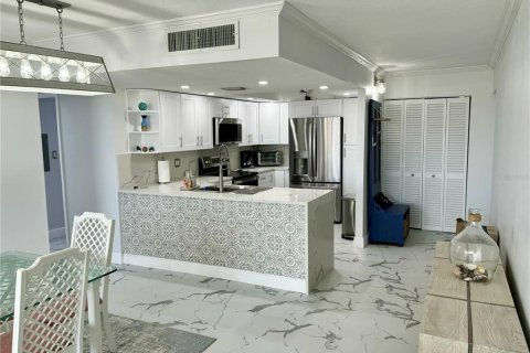 Снять в аренду кондоминиум в Клируотер, Флорида 3 комнаты, 126.72м2, № 1782790 - фото 11