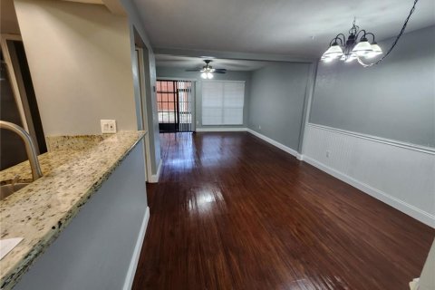 Adosado en venta en Gainesville, Florida, 3 dormitorios, 127.28 m2 № 2104457 - foto 5