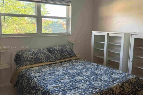 Condo in Lauderdale Lakes, Florida, 2 bedrooms  № 1968685 - photo 9