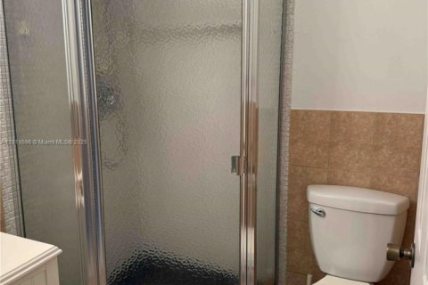 Condo in Lauderdale Lakes, Florida, 2 bedrooms  № 1968685 - photo 10