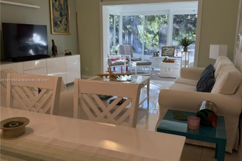 Condo in Lauderdale Lakes, Florida, 2 bedrooms  № 1968685 - photo 12