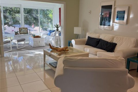 Condo in Lauderdale Lakes, Florida, 2 bedrooms  № 1968685 - photo 13