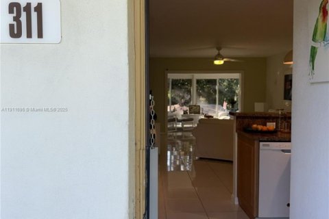 Condo in Lauderdale Lakes, Florida, 2 bedrooms  № 1968685 - photo 21