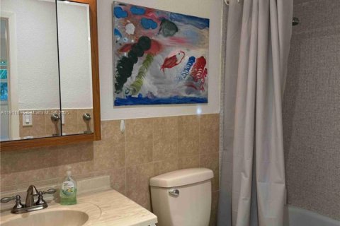 Condo in Lauderdale Lakes, Florida, 2 bedrooms  № 1968685 - photo 8