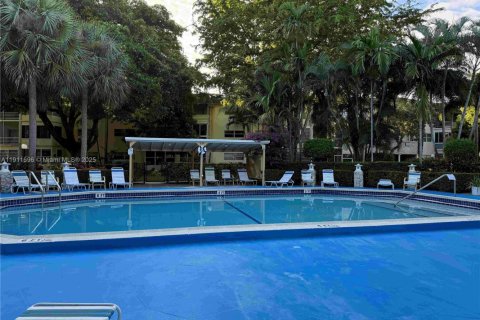 Condo in Lauderdale Lakes, Florida, 2 bedrooms  № 1968685 - photo 23