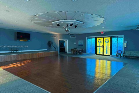 Condo in Lauderdale Lakes, Florida, 2 bedrooms  № 1968685 - photo 26