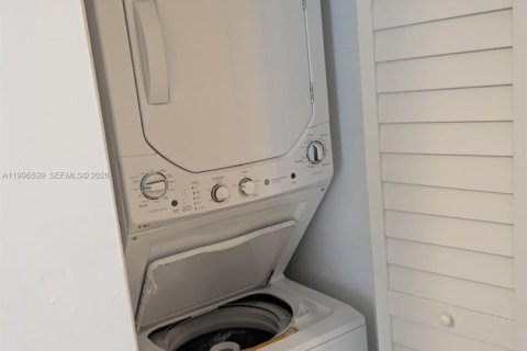 Купить виллу или дом в Холливуд, Флорида 3 спальни, 85.84м2, № 2058645 - фото 6