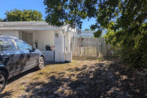 House in Hollywood, Florida 3 bedrooms, 85.84 sq.m. № 2058645 - photo 29