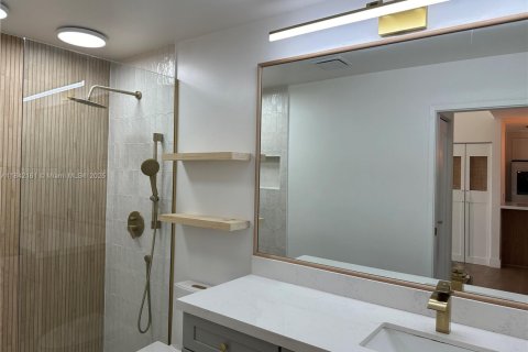 Condominio en venta en Hallandale Beach, Florida, 2 dormitorios, 123.56 m2 № 1834505 - foto 5