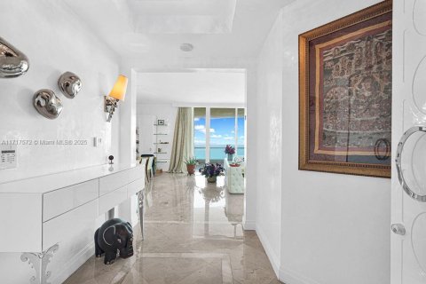 Condo in Sunny Isles Beach, Florida, 4 bedrooms  № 2035454 - photo 25