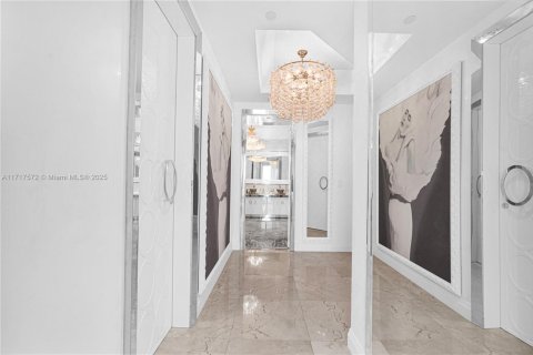 Condo in Sunny Isles Beach, Florida, 4 bedrooms  № 2035454 - photo 9