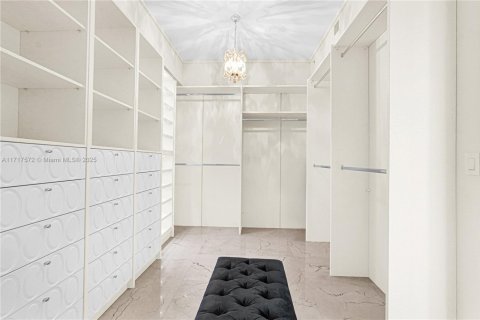 Condo in Sunny Isles Beach, Florida, 4 bedrooms  № 2035454 - photo 14