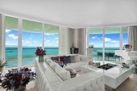 Condo in Sunny Isles Beach, Florida, 4 bedrooms  № 2035454