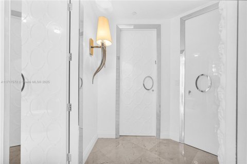 Condo in Sunny Isles Beach, Florida, 4 bedrooms  № 2035454 - photo 11