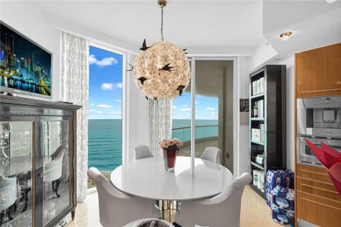 Condo in Sunny Isles Beach, Florida, 4 bedrooms  № 2035454 - photo 3