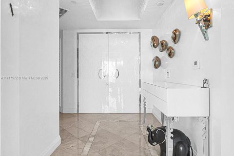 Condo in Sunny Isles Beach, Florida, 4 bedrooms  № 2035454 - photo 23