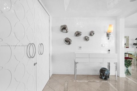 Condo in Sunny Isles Beach, Florida, 4 bedrooms  № 2035454 - photo 27