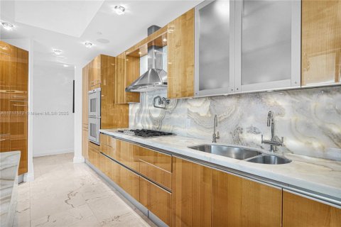 Condo in Sunny Isles Beach, Florida, 4 bedrooms  № 2035454 - photo 30