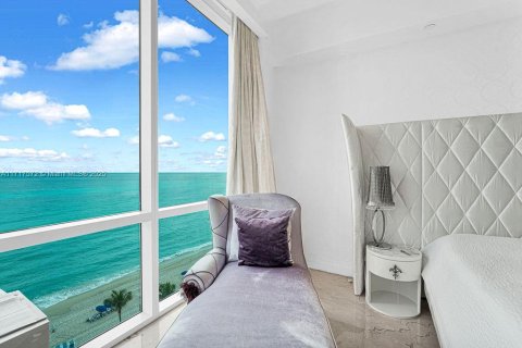 Condo in Sunny Isles Beach, Florida, 4 bedrooms  № 2035454 - photo 15