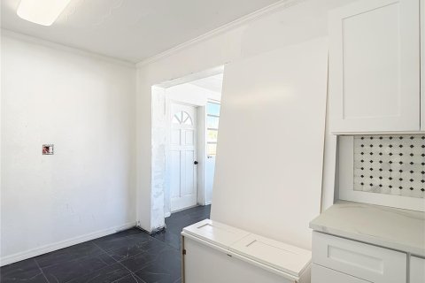 Villa ou maison à vendre à New Port Richey, Floride: 2 chambres, 99.22 m2 № 2143266 - photo 12